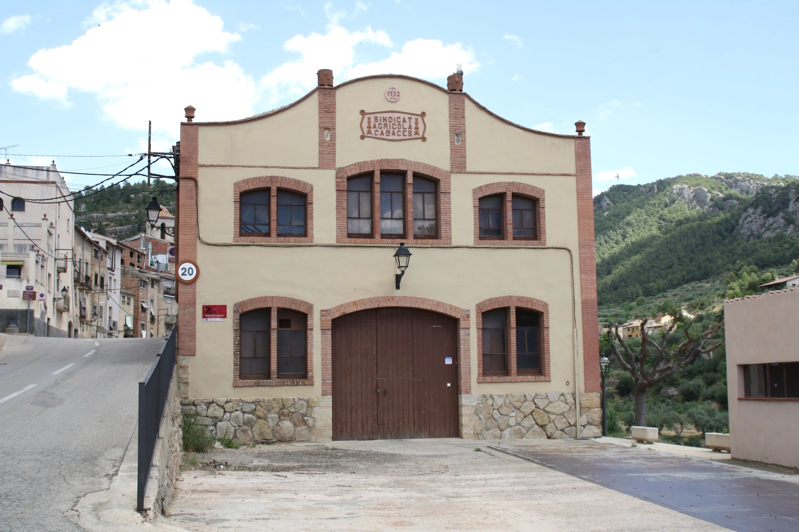 Esmorzar de pagès i tast d'olis entre oliveres