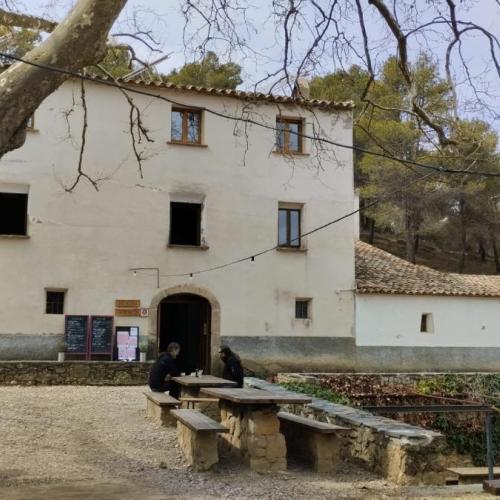 Refugi i àrea de lleure de l'ermita de Sant Antoni i Santa Bàrbara d'Ulldemolins